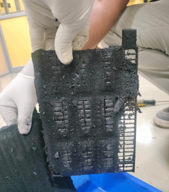 Carbon Black negative plate - heavy shedding after 900 cycles